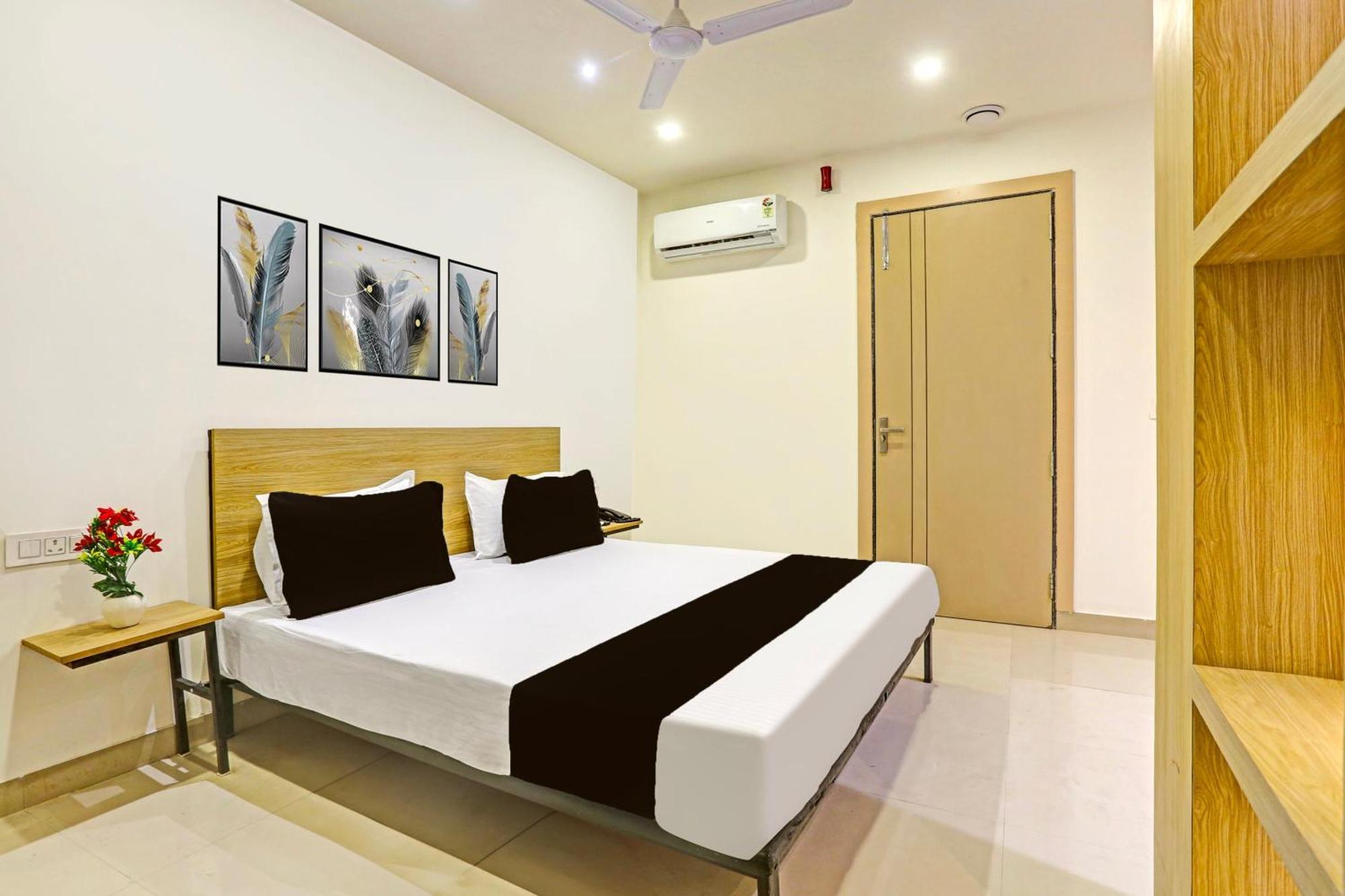 Hotel O Plush Homes New Delhi Buitenkant foto