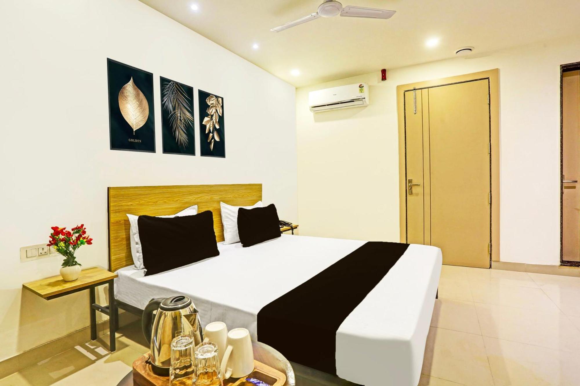 Hotel O Plush Homes New Delhi Buitenkant foto