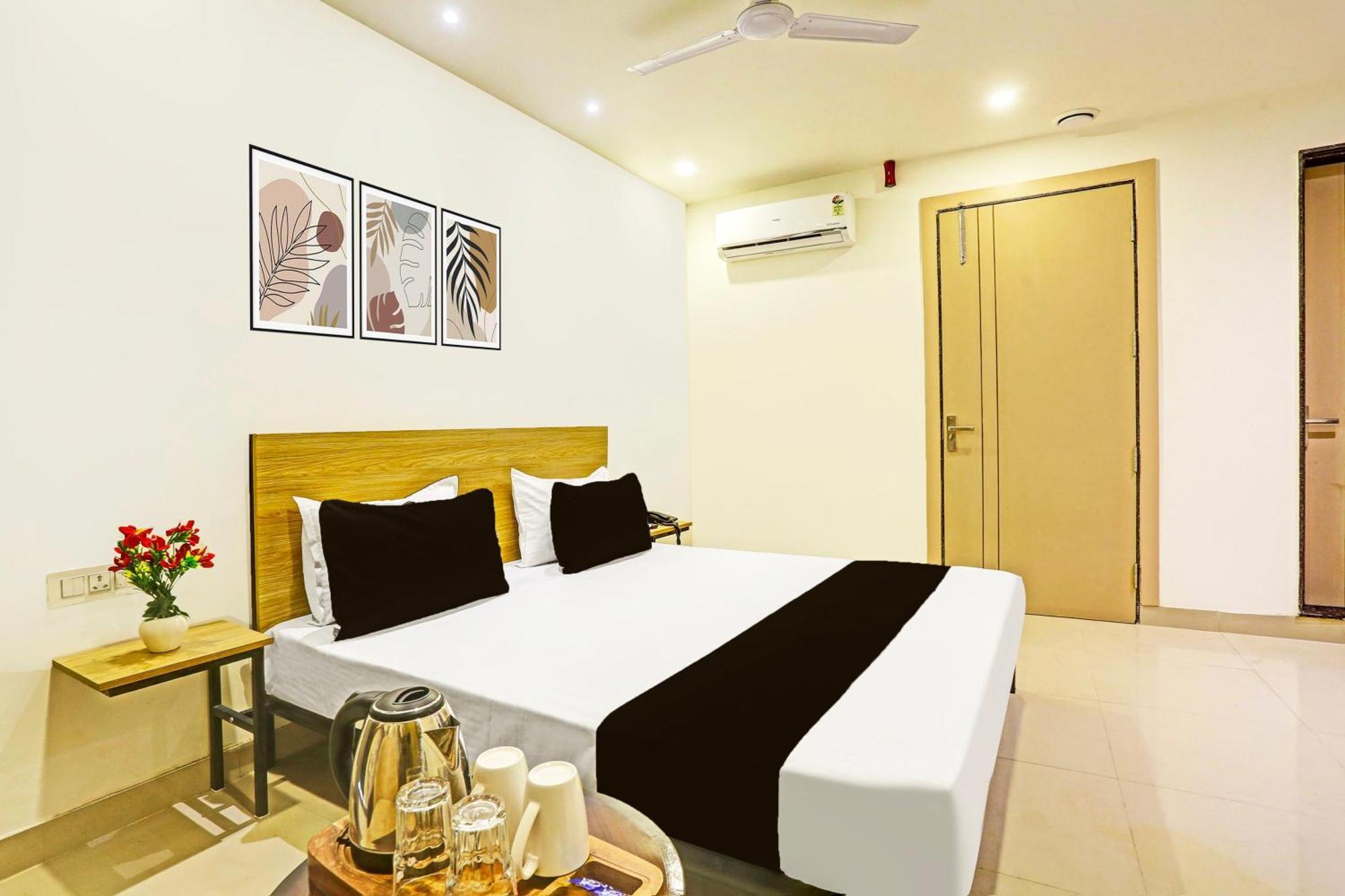 Hotel O Plush Homes New Delhi Buitenkant foto