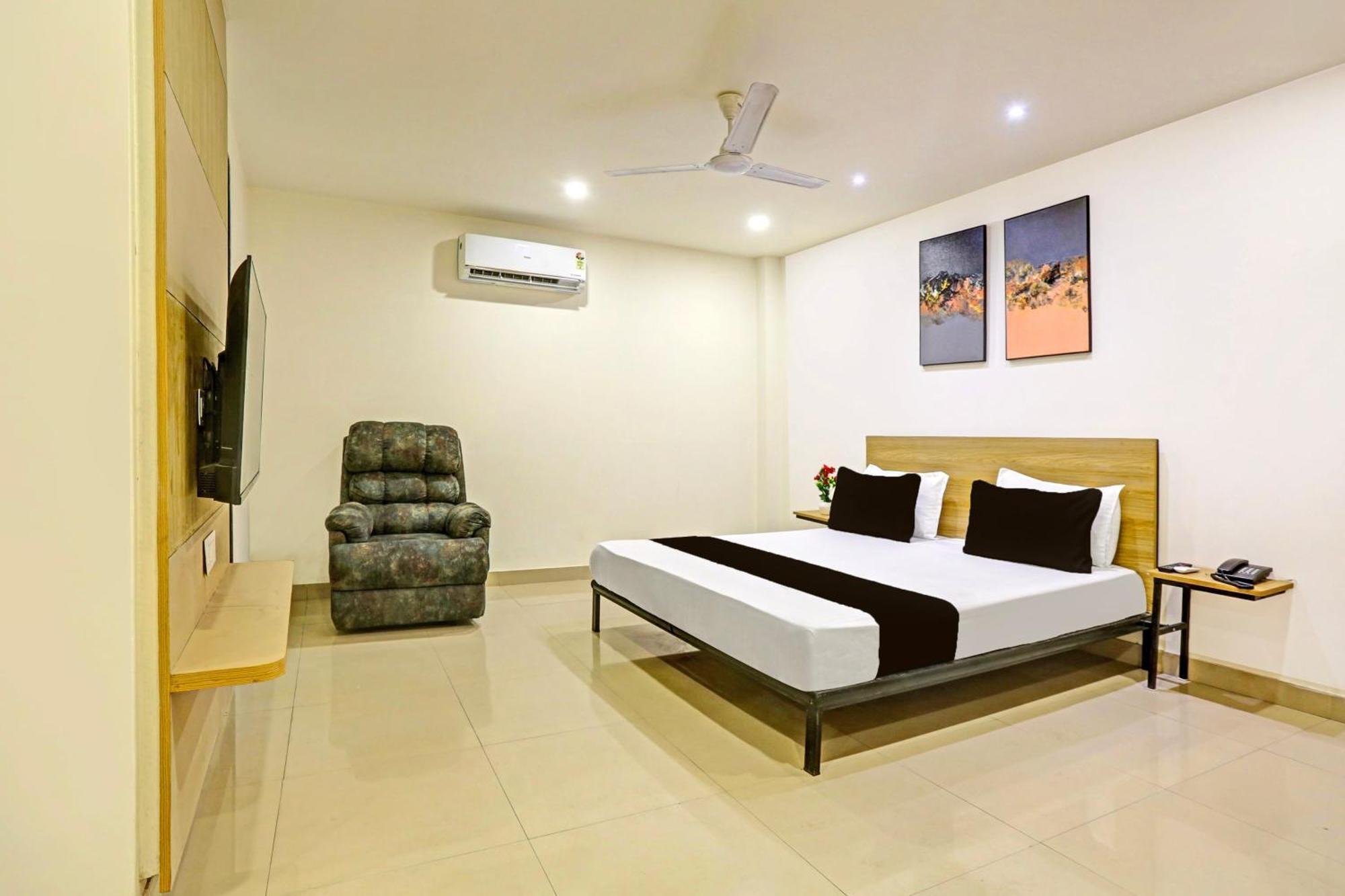 Hotel O Plush Homes New Delhi Buitenkant foto